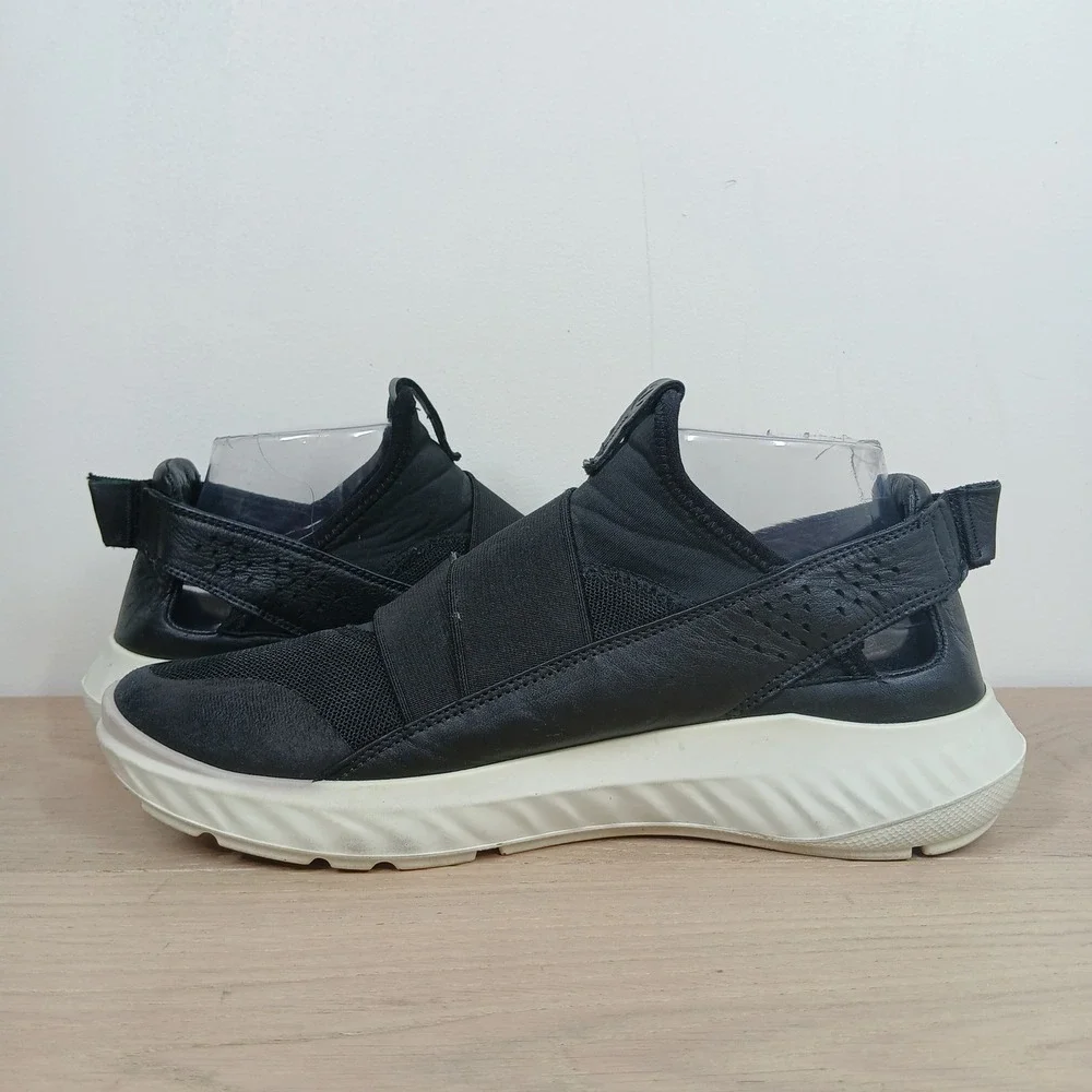 ECCO Slip On Sneakers Women 8 Black Leather Textile Platform Athleisure Comfort